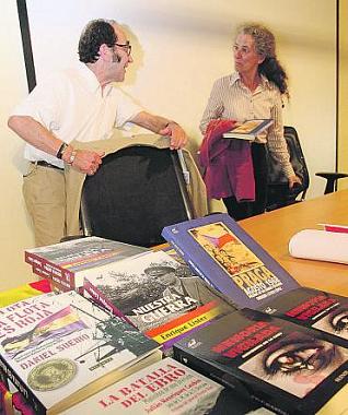 Enrtique Lister y Carmen García, momentos antes de la charla. 