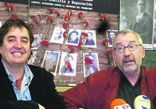 Luis García Montero y José Sacristán, durante la presentación del  vídeo.