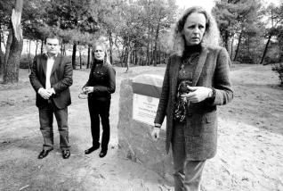 Ángel González, Ángela Vallina y Noemí Martín, ayer en el Pinar de Salinas.