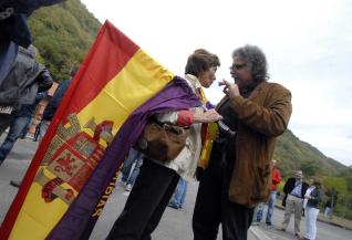 La ofrenda floral a las víctimas del Pozo Fortuna de Turón.