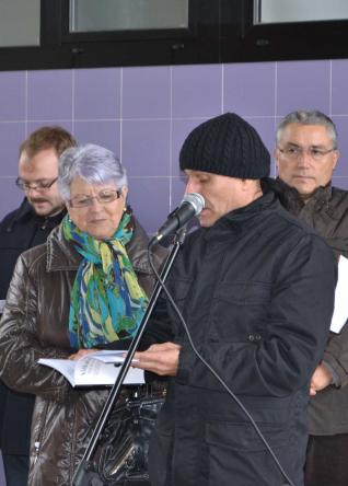 Teresa Secades y Pepín del Río, durante la presentación del libro, y tras ellos, David Fernández, a la izquierda, y González Orviz.