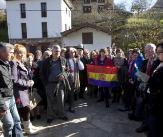 Participantes en el homenaje de Soto de Agues.