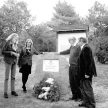 Martín Pallín homenajea a los enterrados en la fosa común del Pinar de Salinas