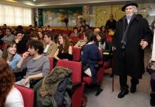 «La Transición es una etapa del franquismo»